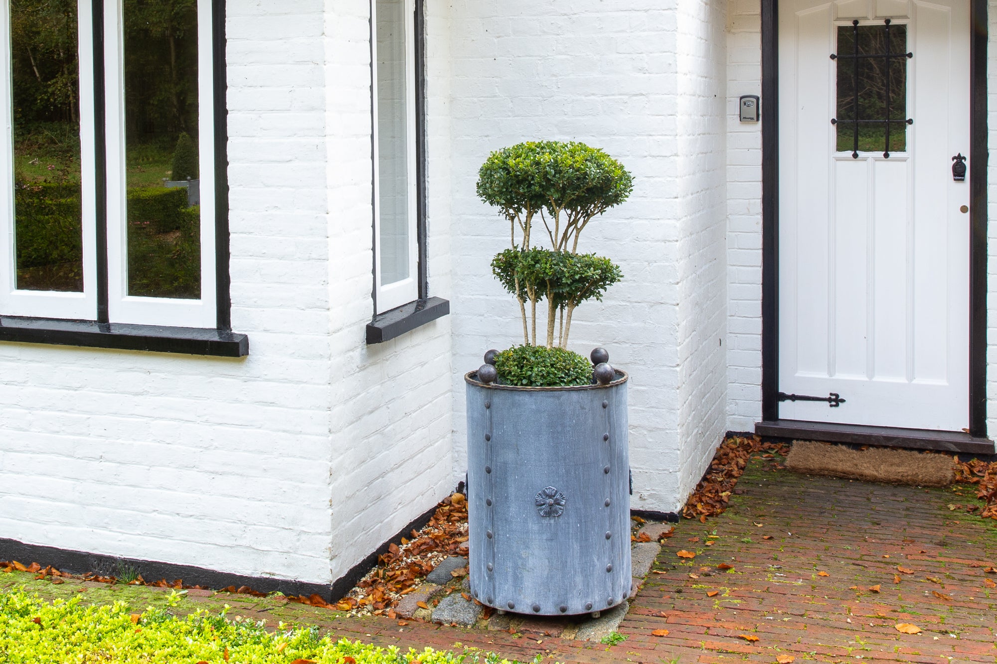 Large Traditional Galvanised Steel Round Planter - Tom's Yard