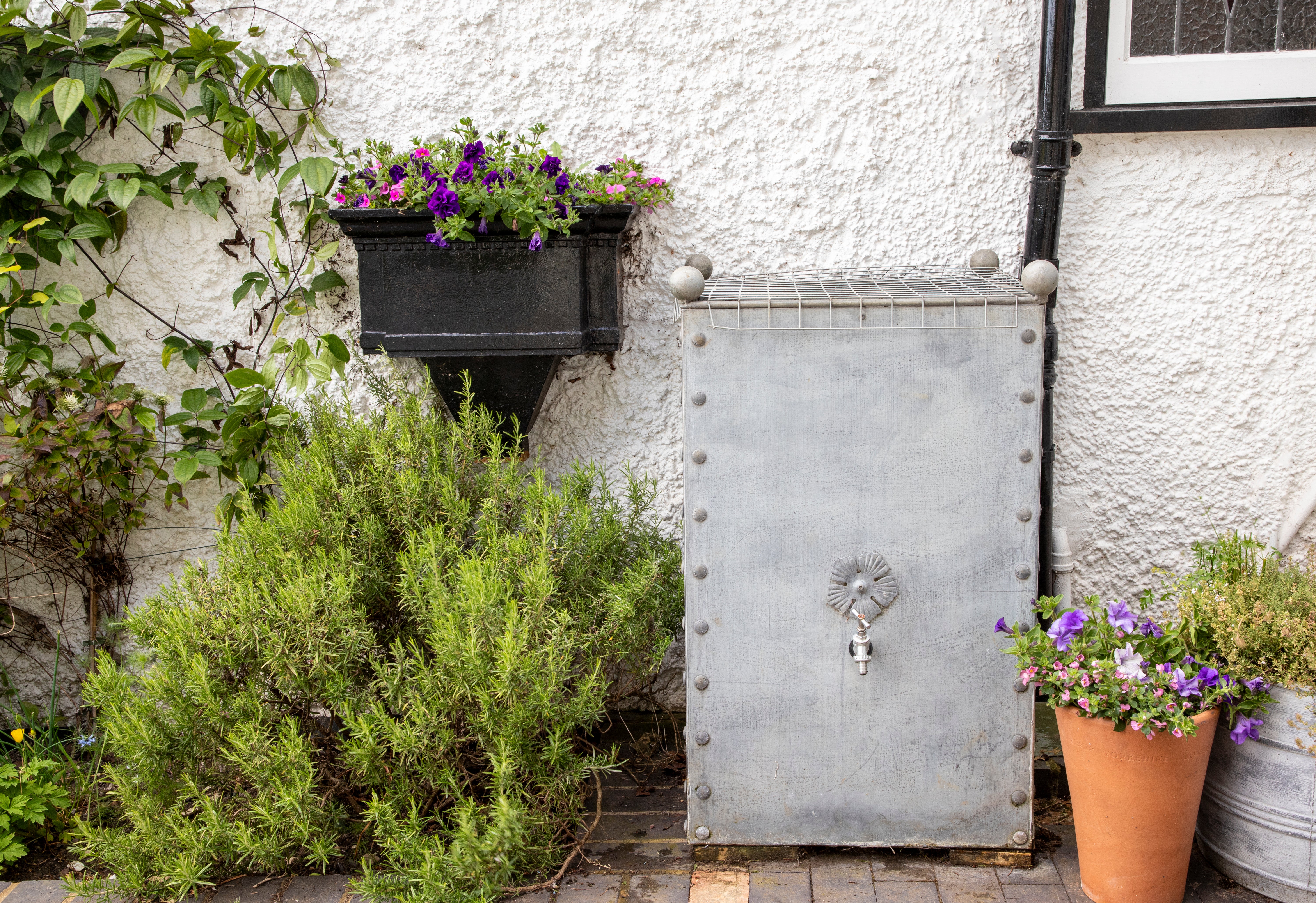 Traditional Galvanised Steel Water Butts - Tom's Yard